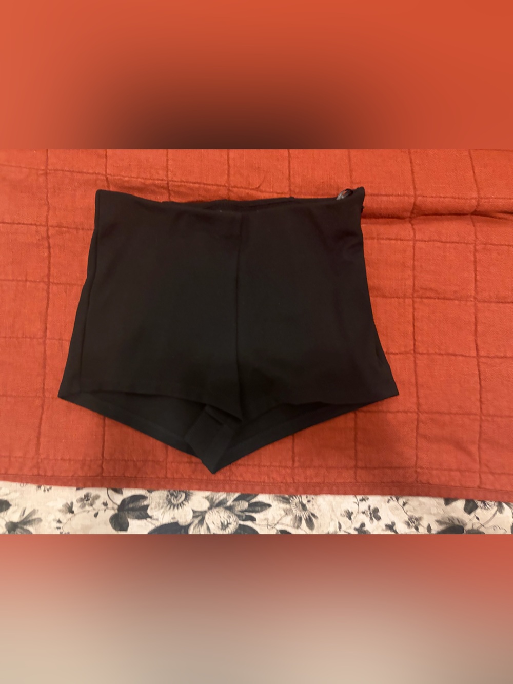 Skims hot shorts - medium